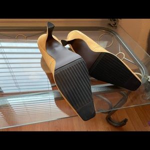 Never worn heel no back